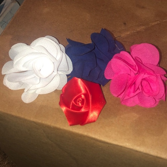 Flower pins - Picture 2 of 3